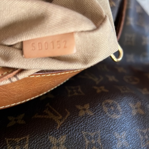 Authentic LOUIS VUITTON Delightful MM Monogram Leather Shoulder Bag - Picture 13 of 16